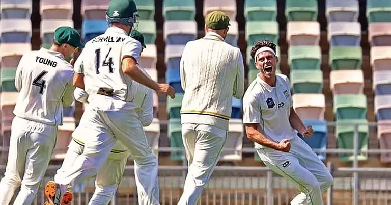 পাঁচ বলে পাঁচ উইকেট নিয়ে রানডেলের বিশ্বরেকর্ড